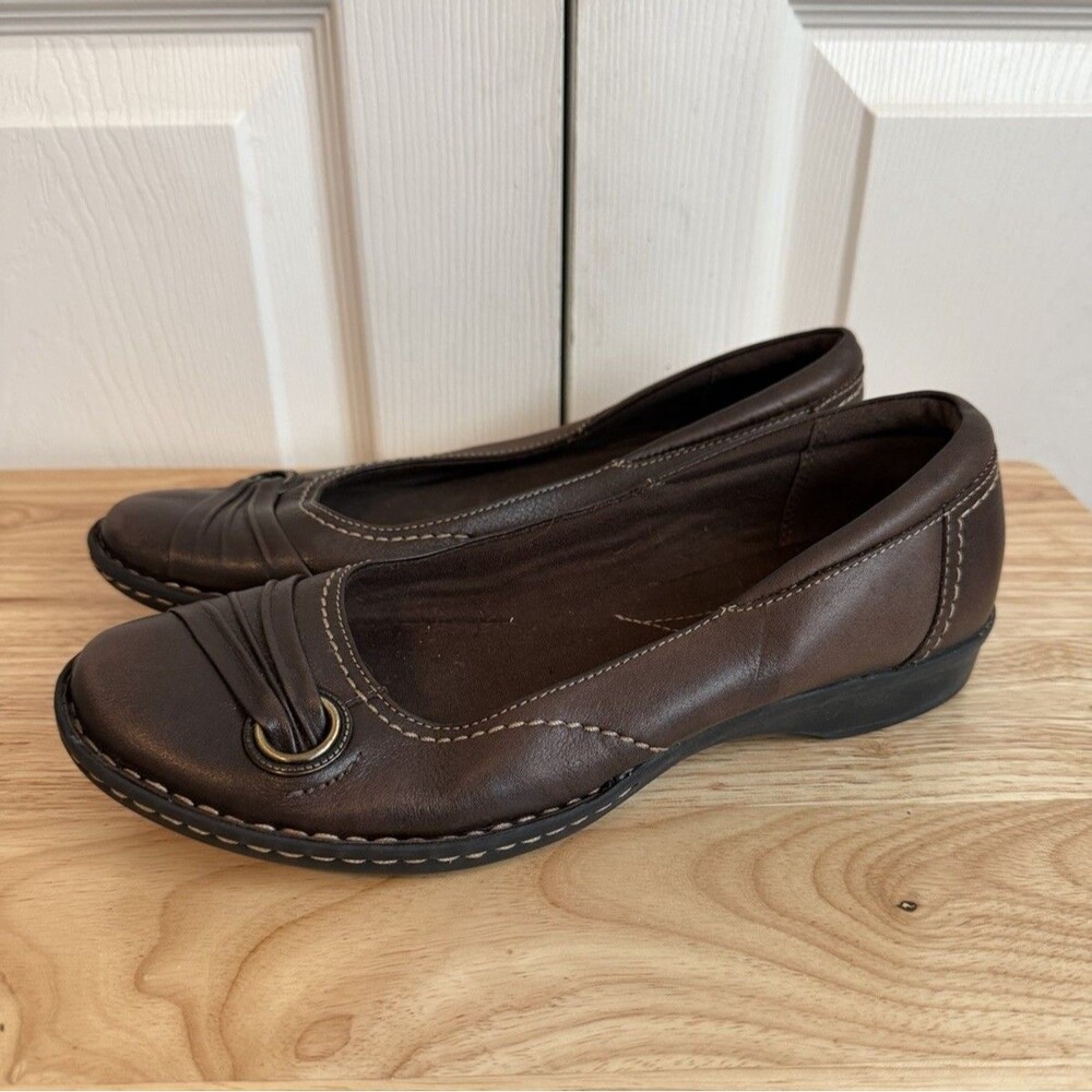 Women's Brown Leather upper CLARKS ballet flats / shoes Size 9 M